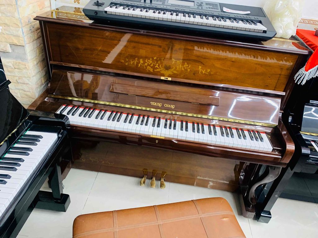 piano cơ gỗ bán tại nhà