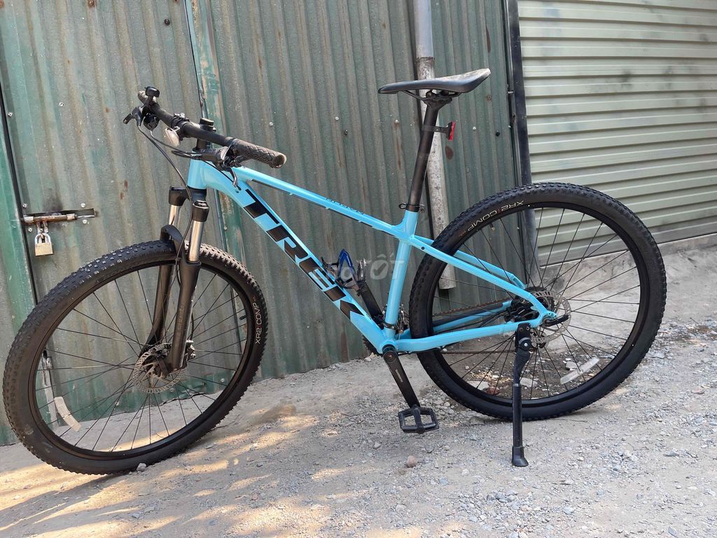 Xe đạp địa hình Trek Marlin 5. Mua bán Xe đạp tại Quận Thanh Xuân Hà Nội được đăng bởi Sơn Lâm Bike 30 Ngõ 345 Khương Trung HN hình 1