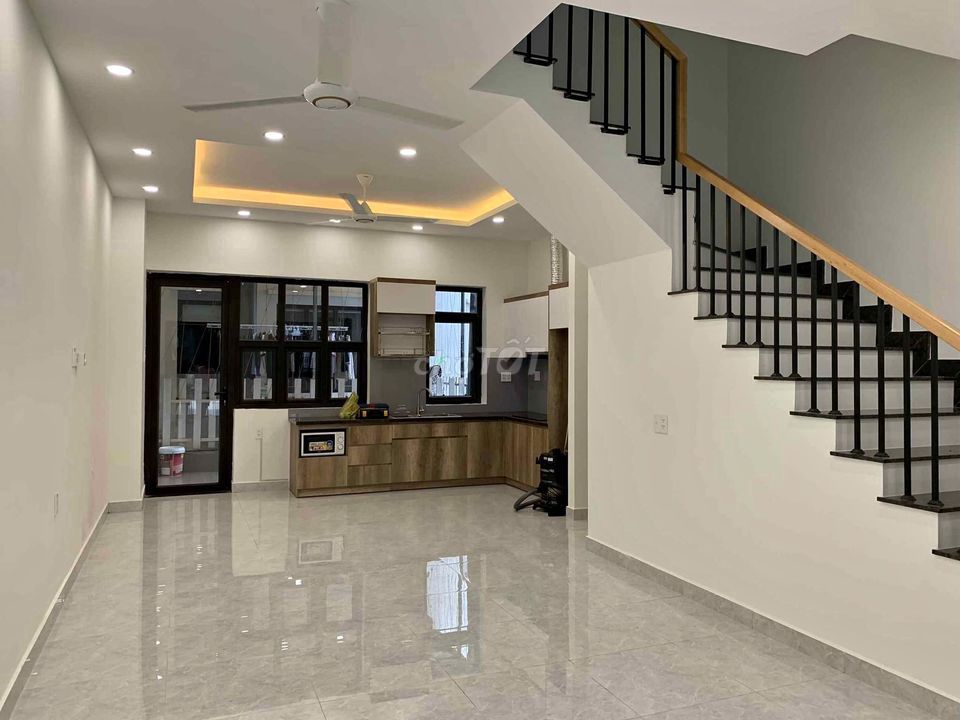 Cho thuê nhà 3 lầu gần khu vực GlobalCity, Đỗ Xuân Hợp, cầu Năm Lý