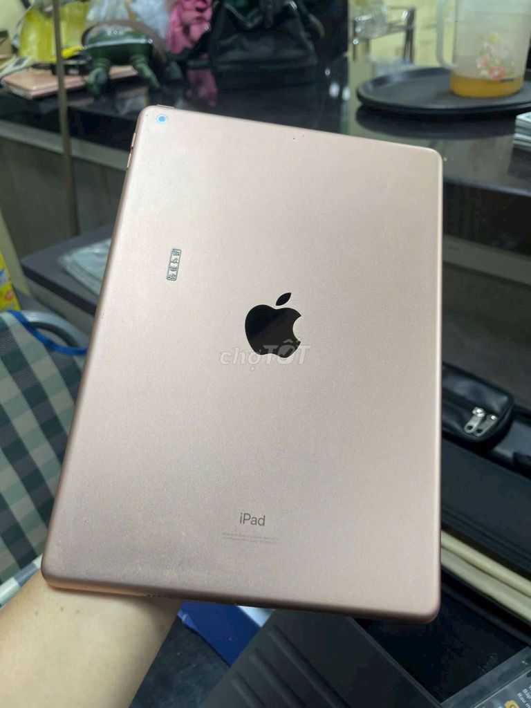 Apple iPad Gen 8 Wifi 128GB gold wifi. Mua bán Máy tính bảng tại Huyện Hóc Môn Tp Hồ Chí Minh được đăng bởi văn bình hình 1
