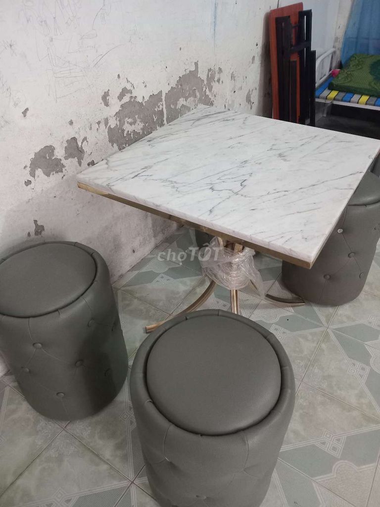 Bộ bàn ghế mặt đá kèm ghế da. Mua bán Bàn ghế tại Quận Bắc Từ Liêm Hà Nội được đăng bởi Minh Phúc hình 1