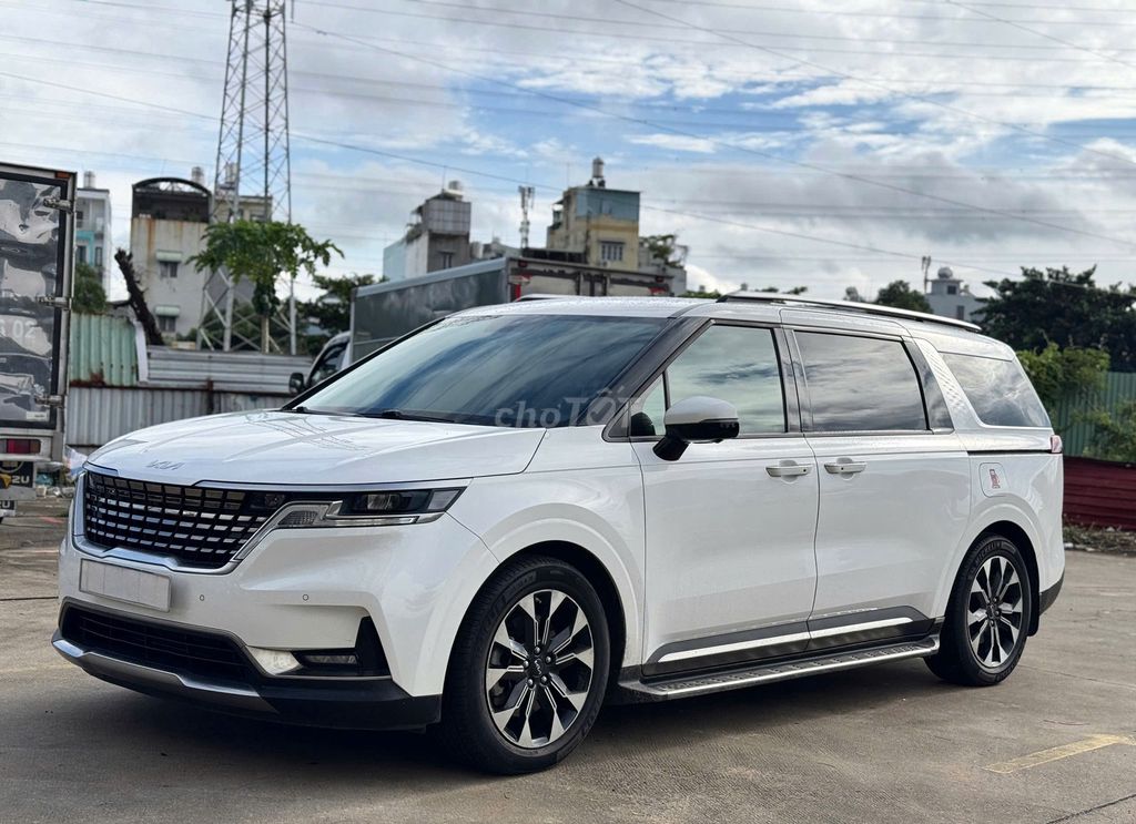 Kia Carnival Premium 2022 белый 67000 км