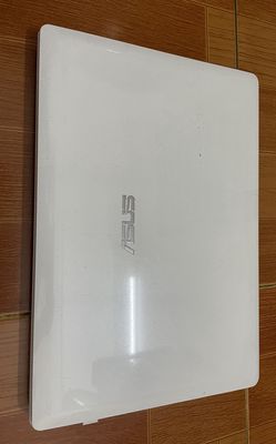 Laptop Asus Core i5 15,5 inch màu trắng cũ