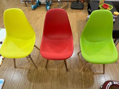 Thanh lý ghế nhựa eames. Mua bán Bàn ghế tại Quận Hà Đông Hà Nội được đăng bởi Việt Anh Đỗ