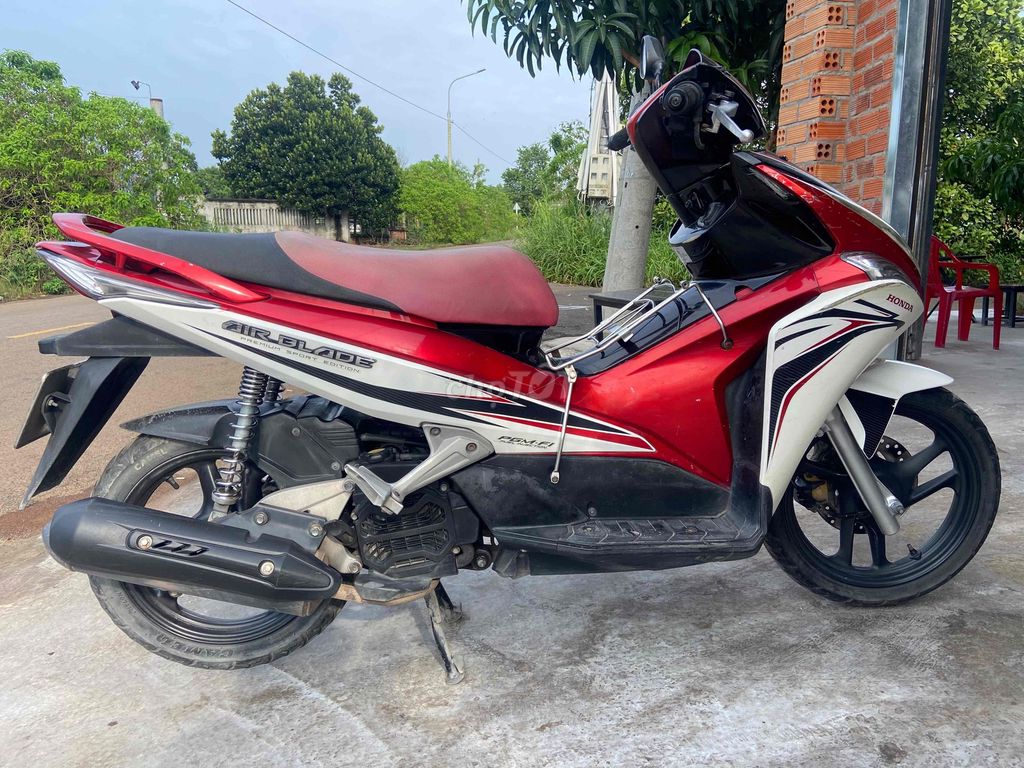HONDA AIRBLADE FI 2012 CHÍNH CHỦ KÝ GIẤY ĐƯỢC. Mua bán Xe máy tại Huyện Thống Nhất Đồng Nai được đăng bởi CHODONGNAI youtube video hình 5