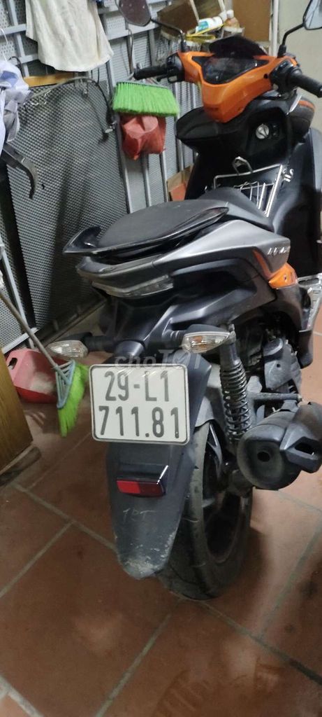 Yamaha NVX 125 2019 черный с оранжевым
