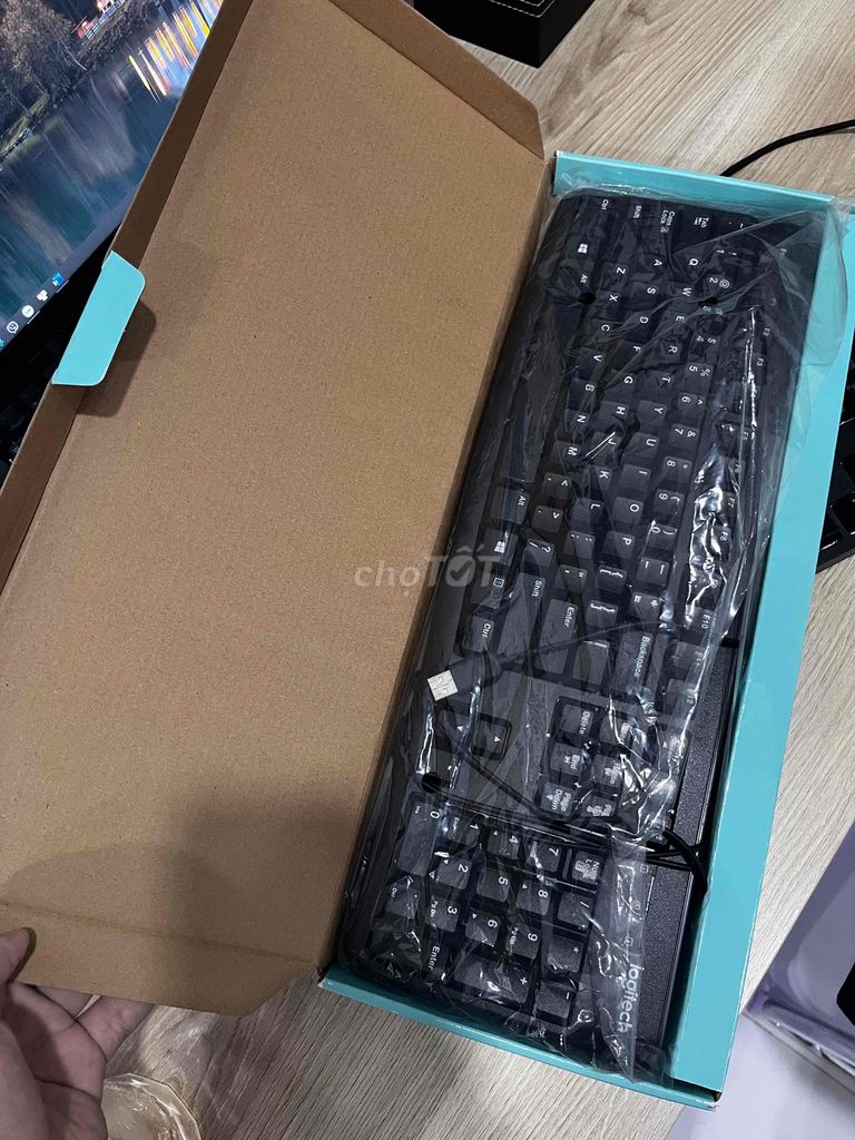 bàn phím E-Dra ek3104RGB, tặng bàn phím Logi K120. Mua bán Phụ kiện (Màn hình, Chuột...) tại Quận Bình Thạnh Tp Hồ Chí Minh được đăng bởi Trường  hình 6