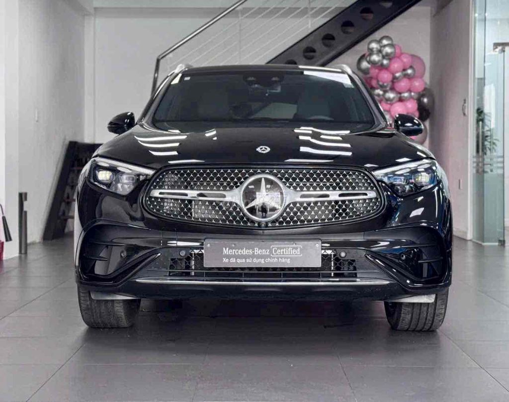 Mercedes -Benz GLC 300 4matic siêu lươt. Mua bán Ô tô tại Quận Bình Thạnh Tp Hồ Chí Minh được đăng bởi Hùng Mercedes Haxaco Hàng Xanh hình 1