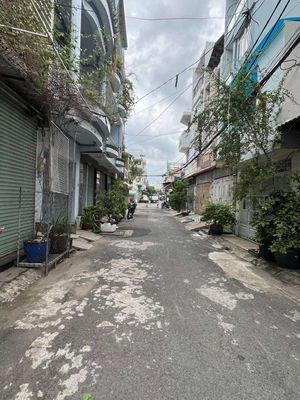 Nhà phố 72 m² · 4 PN · Đường Số 64