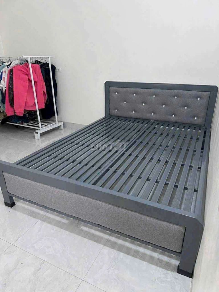 Giường sắt Sắt hộp sơn tĩnh điện Xám. Mua bán Giường, chăn ga gối nệm tại Quận Nam Từ Liêm Hà Nội được đăng bởi Muoi Nguen hình 1