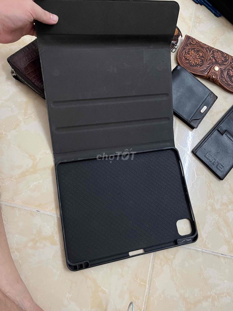 Ốp ipad pro 11 inch còn đẹp ạ. Mua bán Phụ kiện (Màn hình, Chuột...) tại Quận Tân Phú Tp Hồ Chí Minh được đăng bởi Trương Hiệp hình 1