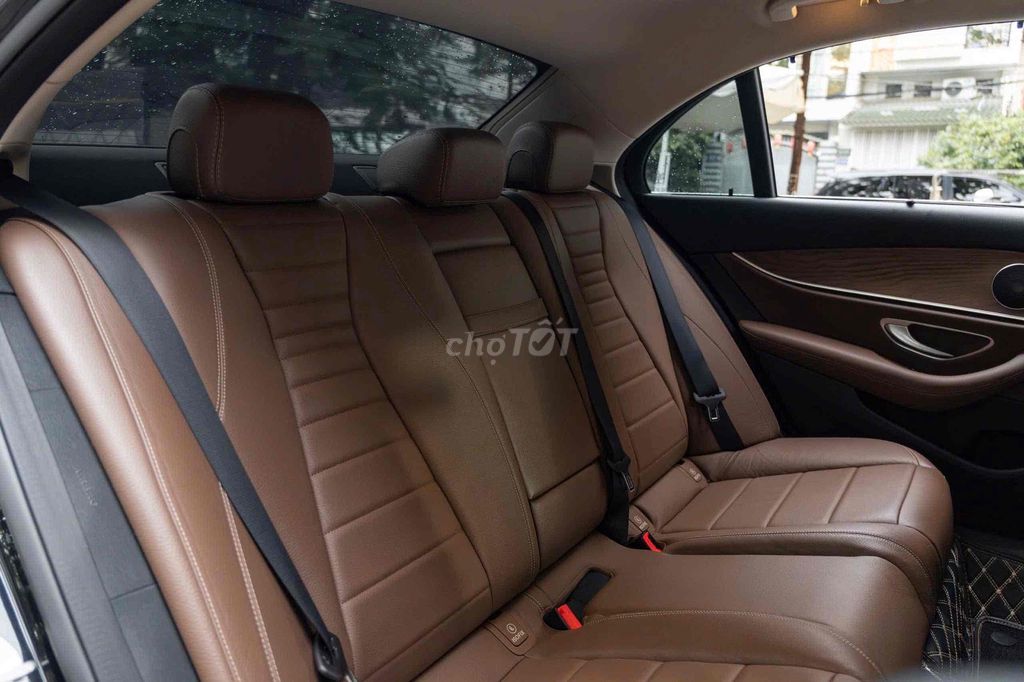 Mercedes E200 Model 2020 - Đen Nâu - 1 chủ. Mua bán Ô tô tại Quận 7 Tp Hồ Chí Minh được đăng bởi Thật Nguyễn LongAnh Auto hình 8