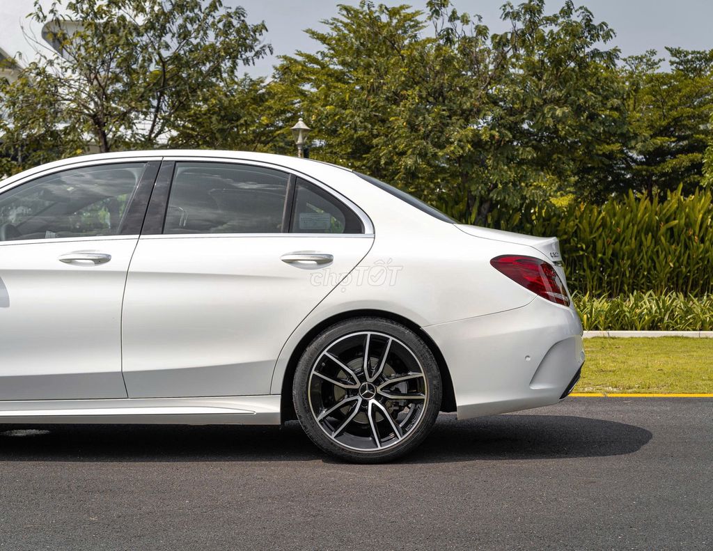 Hàng hiếm C300 AMG 2018 Trắng đỏ đồ chơi nhiều. Mua bán Ô tô tại Quận 7 Tp Hồ Chí Minh được đăng bởi tuấn anh hình 6