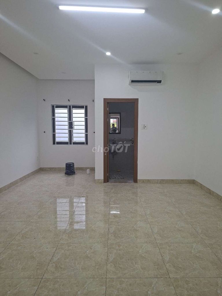 New 3-storey house with 4 bedrooms opposite a park — photo 12