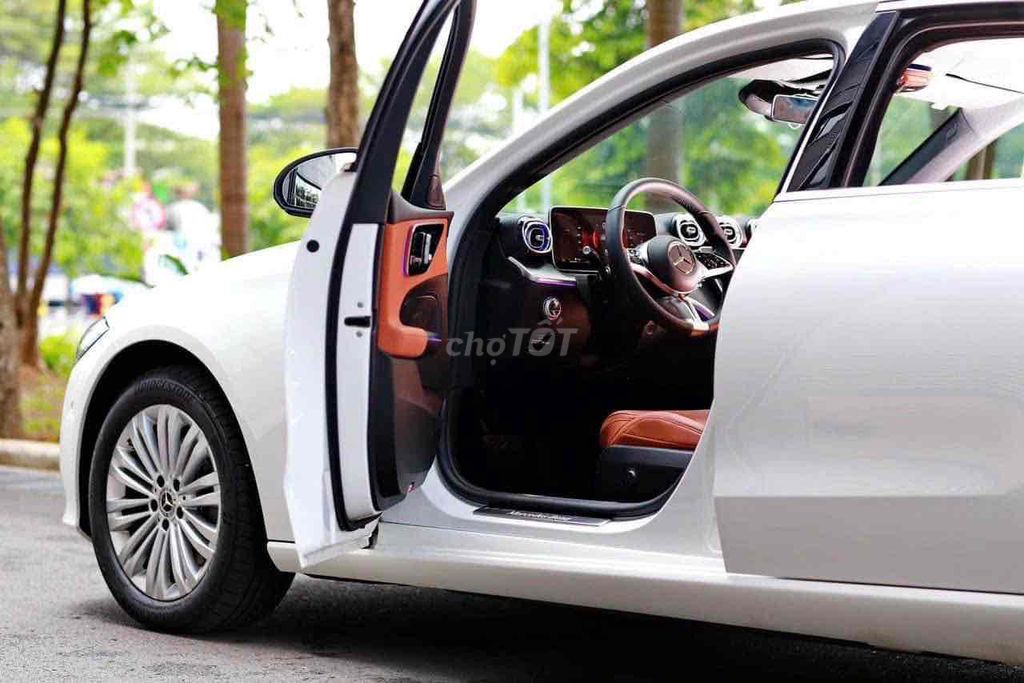 Mercedes Benz C Class 2025 C200 Avantgarde - 25 km. Mua bán Ô tô tại Quận Bình Thạnh Tp Hồ Chí Minh được đăng bởi Hùng Mercedes Haxaco Hàng Xanh hình 8