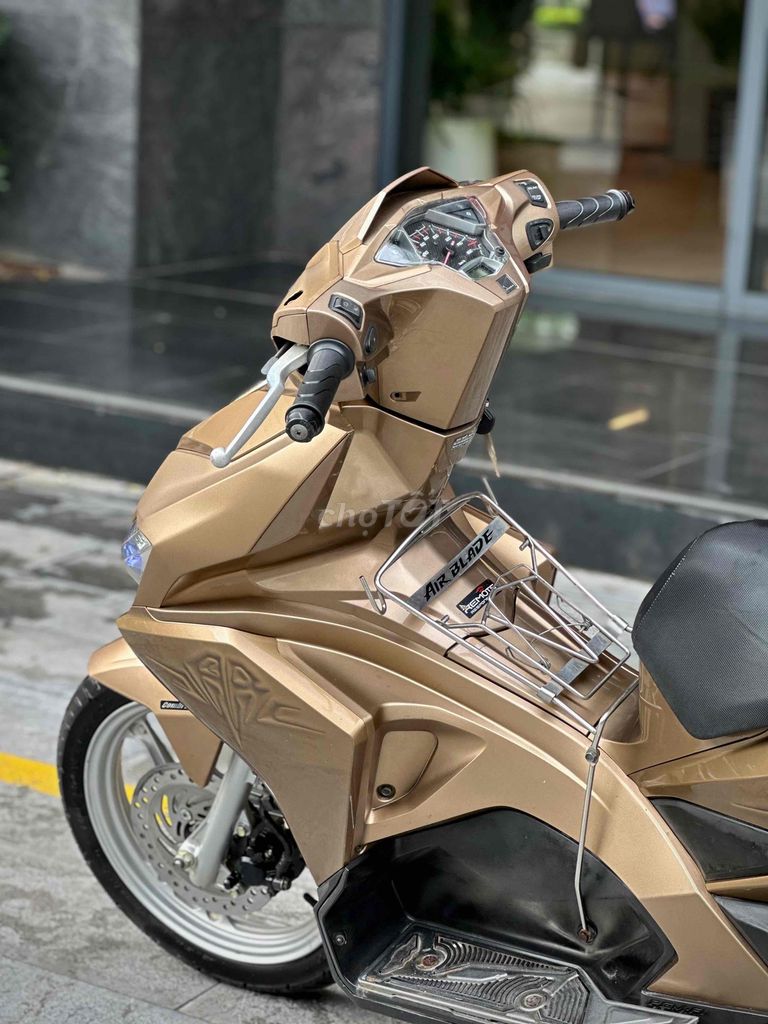 Airblade bản cao cấp từ tính Nguyên Bản xe Tốt HN. Mua bán Xe máy tại Quận Ba Đình Hà Nội được đăng bởi Xe Máy Nam Thi hình 5