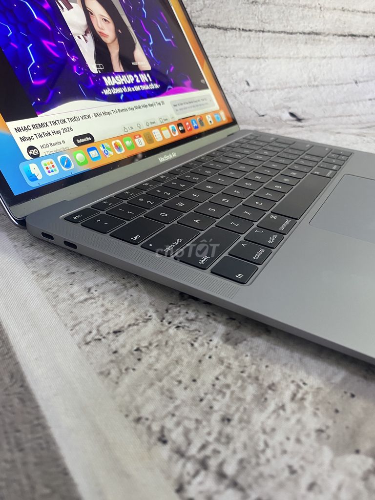 Macbook Air 2018 Core i5,13.3" Retina sáng đẹp,nhẹ. Mua bán Laptop tại Quận 10 Tp Hồ Chí Minh được đăng bởi Mr Vũ hình 1