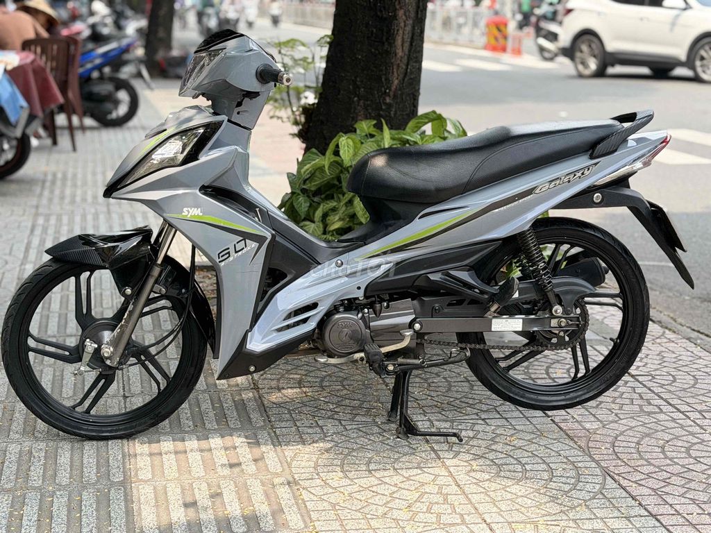 SYM Galaxy 50 2024 Серый цемент, автомобиль 9, держатель для бумаги