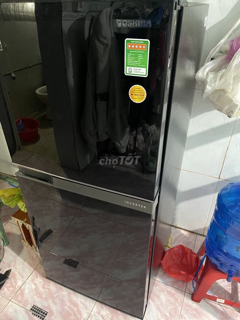 Tủ lạnh Toshiba Đen đã sử dụng. Mua bán Tủ lạnh tại Huyện Nhơn Trạch Đồng Nai được đăng bởi Trần hoài nhân hình 1