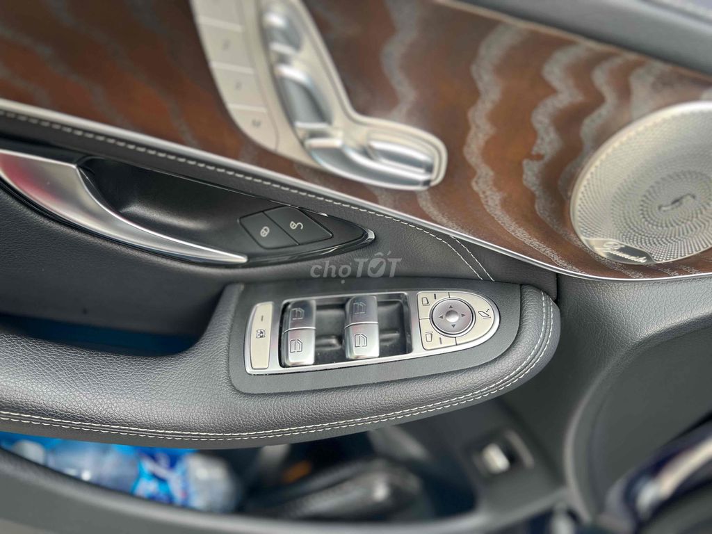 Mercedes Benz GLC 2021 200 4MATIC - 30000 km. Mua bán Ô tô tại Thành phố Dĩ An Bình Dương được đăng bởi Dương hình 11