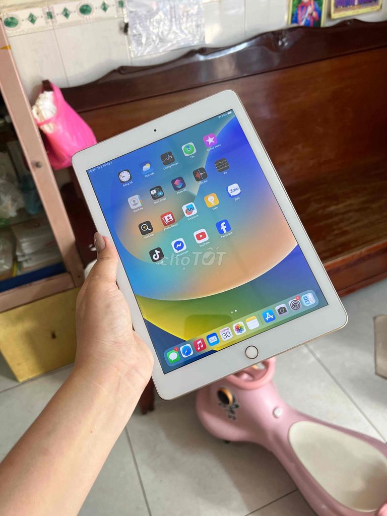 Apple iPad Gen 5 Vàng. Mua bán Máy tính bảng tại Quận 6 Tp Hồ Chí Minh được đăng bởi Cẩm Tiên hình 1