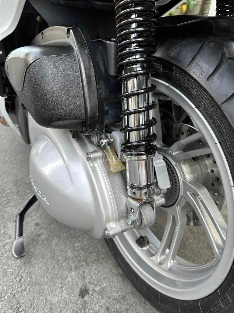 SH300i 2019 chữ T 1 chủ xe chuẩn nguyên rin. Mua bán Xe máy tại Quận Cái Răng Cần Thơ được đăng bởi Cửa Hàng Xe Máy Quang Sang hình 11