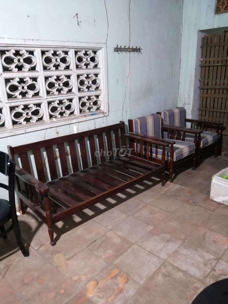 Bộ ghế gỗ căm xe màu nâu. Mua bán Bàn ghế tại Thành phố Biên Hòa Đồng Nai được đăng bởi Bùi Huyền hình 1