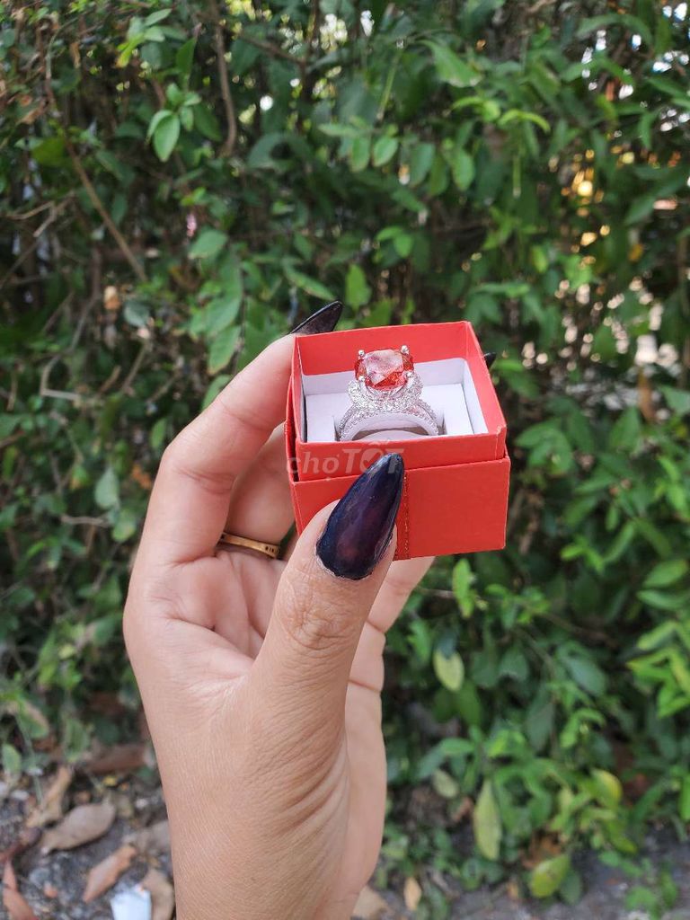 Nhẫn nữ Vàng Đá xoàn Hoa hồng. Mua bán Phụ kiện thời trang khác tại Huyện Vĩnh Hưng Long An được đăng bởi Tuyết Trần hình 1