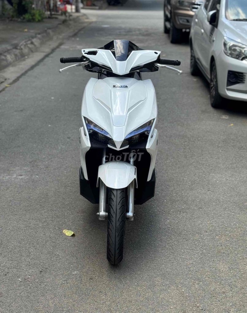 Honda Air Blade 125 moden 2018 Trắng khoá smkey. Mua bán Xe máy tại Quận Gò Vấp Tp Hồ Chí Minh được đăng bởi CHXM 86 chuyên bán xe trả góp hình 1