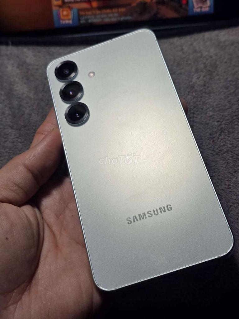 Sam sung S25 5G 2 sim Việt Nam. 
Ram 12/256G. Mua bán Điện thoại tại Quận Lê Chân Hải Phòng được đăng bởi Hải Phòng City hình 1