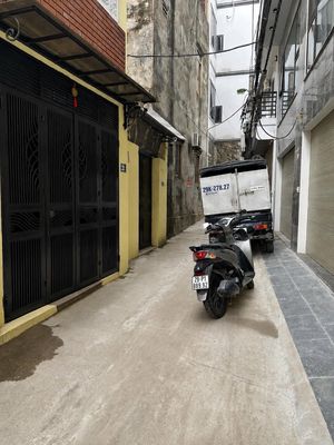 HẠ SÂU 2TỶ CÒN 9.9TỶ BÁN NHANH NHÀ THẠCH BÀN 50M 6T THANG MÁY-OTO VÀO