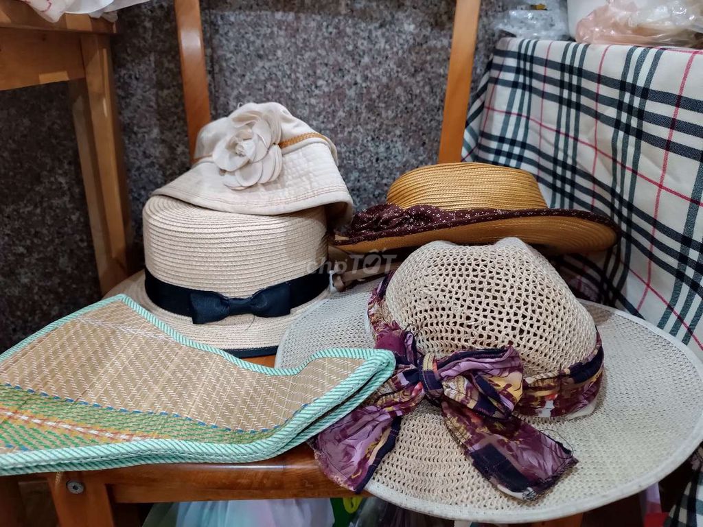 Nón nữ nhiều màu. Mua bán Phụ kiện thời trang khác tại Quận Gò Vấp Tp Hồ Chí Minh được đăng bởi Yuri hình 1