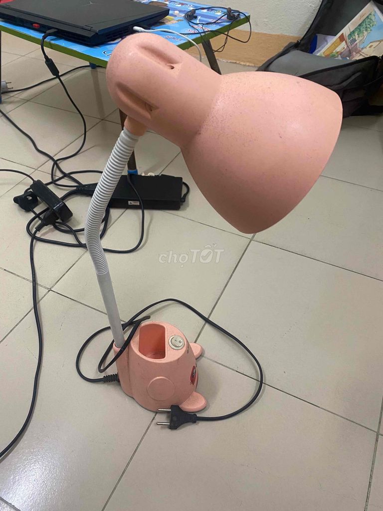 Đèn học để bàn Rạng Đông Hồng. Mua bán Đèn tại Quận Liên Chiểu Đà Nẵng được đăng bởi Lê Trọng Minh Trí hình 1