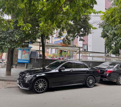 Mercedes Benz C Class 2017 C300 AMG - 95000 km. Mua bán Ô tô tại Quận Thanh Xuân Hà Nội được đăng bởi Tuấn Nguyễn