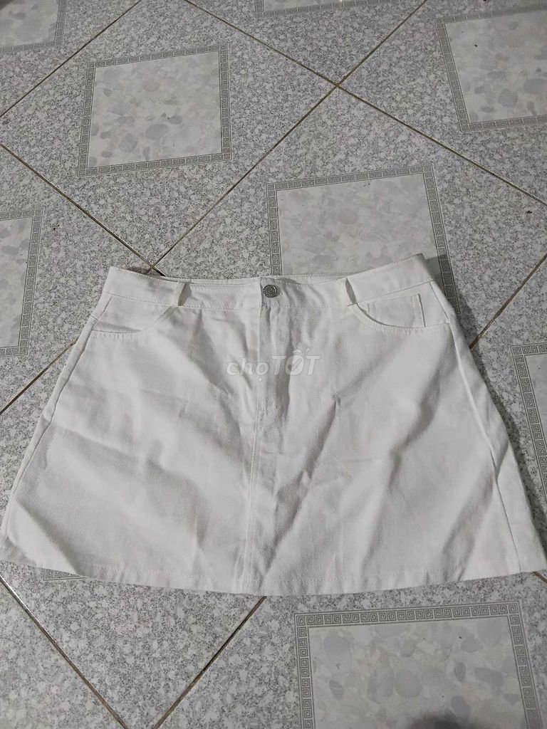 Chân váy Nữ Trắng Đã sử dụng. Mua bán Quần áo tại Huyện Gò Công Tây Tiền Giang được đăng bởi Bích Trâm hình 1