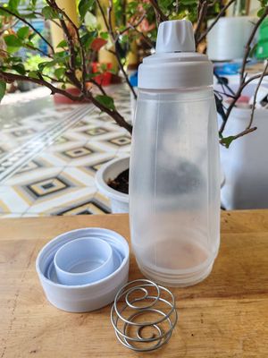 Bình đựng nước thể thao có lò xo lắcDung tích1 lít. Mua bán Dụng cụ nhà bếp tại Quận 7 Tp Hồ Chí Minh được đăng bởi Vy Vy