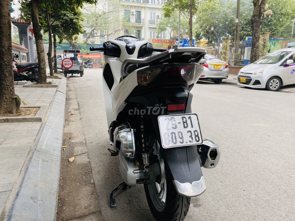 HONDA SH 150I TRẮNG MÁY NGUYÊN BIỂN 29