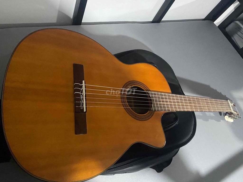 Đàn guitar Yamaha gỗ nâu. Mua bán Nhạc cụ tại Quận 4 Tp Hồ Chí Minh được đăng bởi Trần tín hình 1