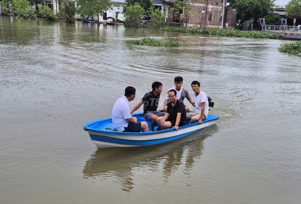 Cano gắn động cơ 3 người, Thuyền cano, Thuyền chèo. Mua bán Đồ thể thao, Dã ngoại tại Thành phố Nha Trang Khánh Hòa được đăng bởi BẮC HÀ hình 1