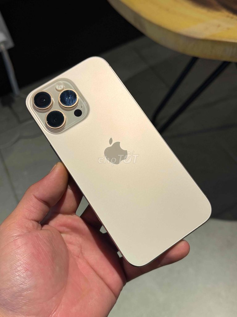 iPhone 16 Pro Max 256GB Vàng 99%. Mua bán Điện thoại tại Thành phố Đà Lạt Lâm Đồng được đăng bởi LỘC ĐÀ LẠT hình 1