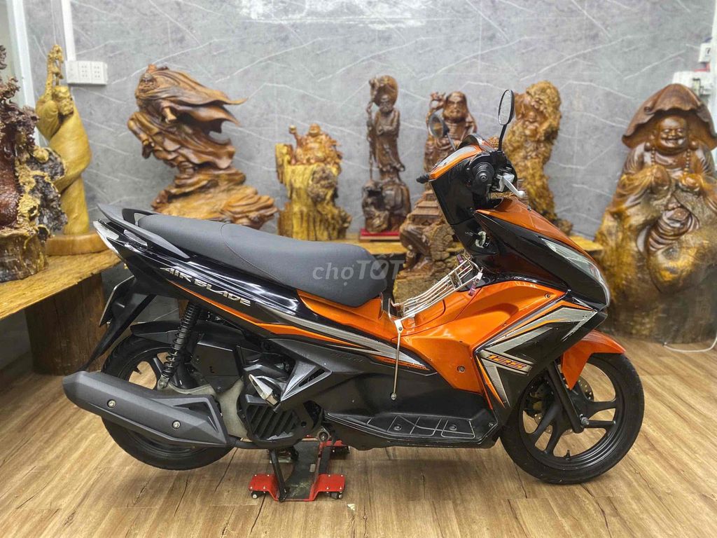 👉Airblade chính chủ biển SG dàn áo đẹp, máy zin. Mua bán Xe máy tại Quận 7 Tp Hồ Chí Minh được đăng bởi Xe Cũ Hiếu CT hình 5