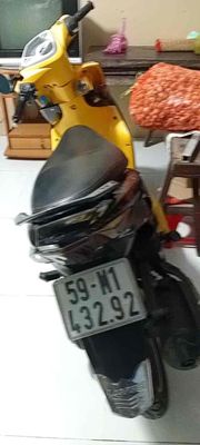 Xe máy Luvias màu Vàng