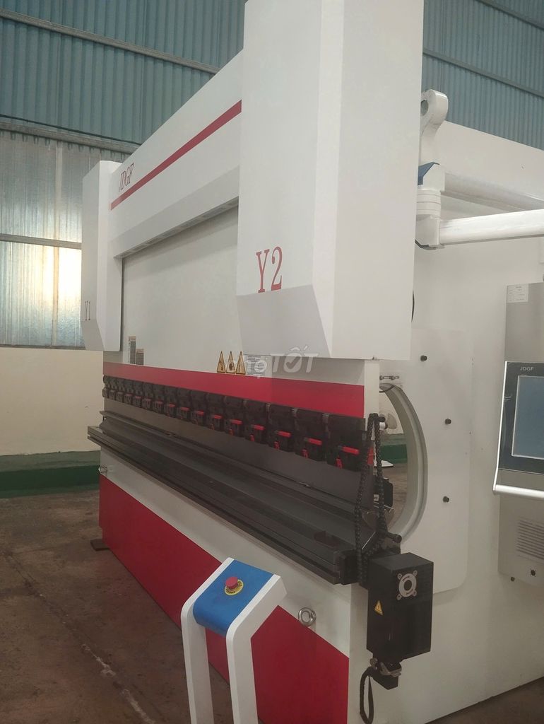 Máy chấn CNC 200T3200