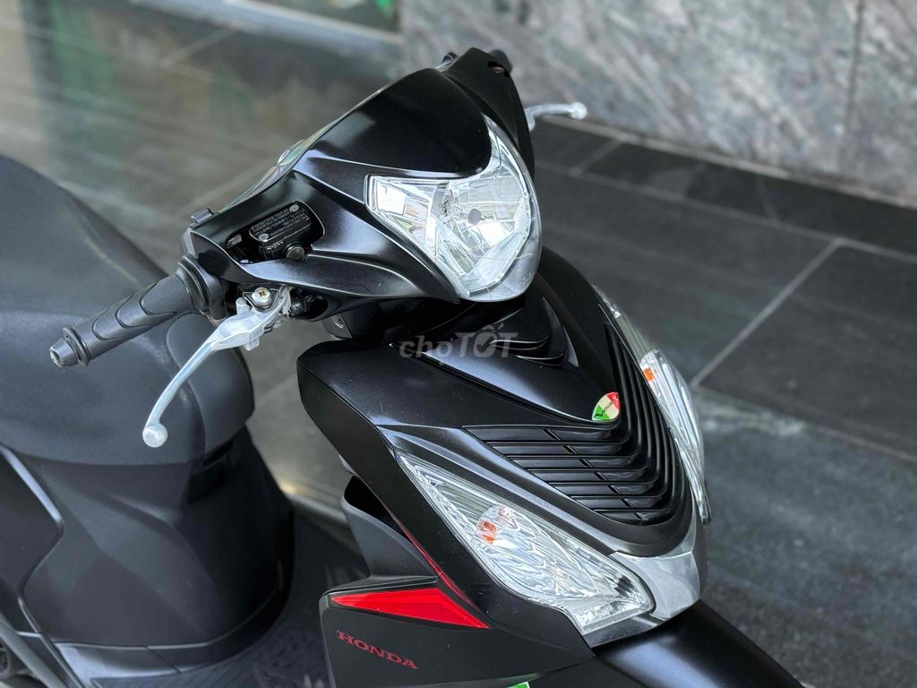 Honda Vision Sport Đặc Biệt nhám cực mới 29H2. Mua bán Xe máy tại Quận Ba Đình Hà Nội được đăng bởi Xe Máy Nam Thi hình 5
