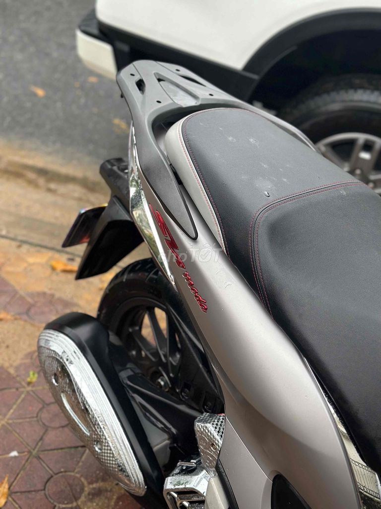 SH Mode Mua Vào Tháng 12/2024 Xe Ít Đi Còn Khá Đẹp. Mua bán Xe máy tại Thành phố Quảng Ngãi Quảng Ngãi được đăng bởi Hien hình 10