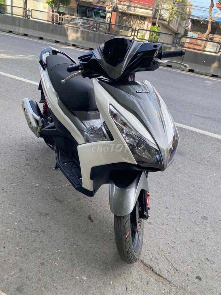 Honda airblade fi chính chủ đời cao êm đẹp mê ly. Mua bán Xe máy tại Quận Hồng Bàng Hải Phòng được đăng bởi Ly  hình 1