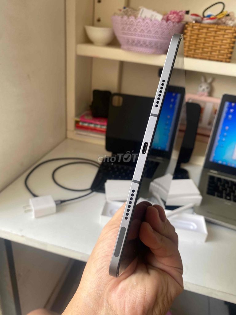 Em cần bán IPAD PRO M1 256g wifi 5g pin 100%