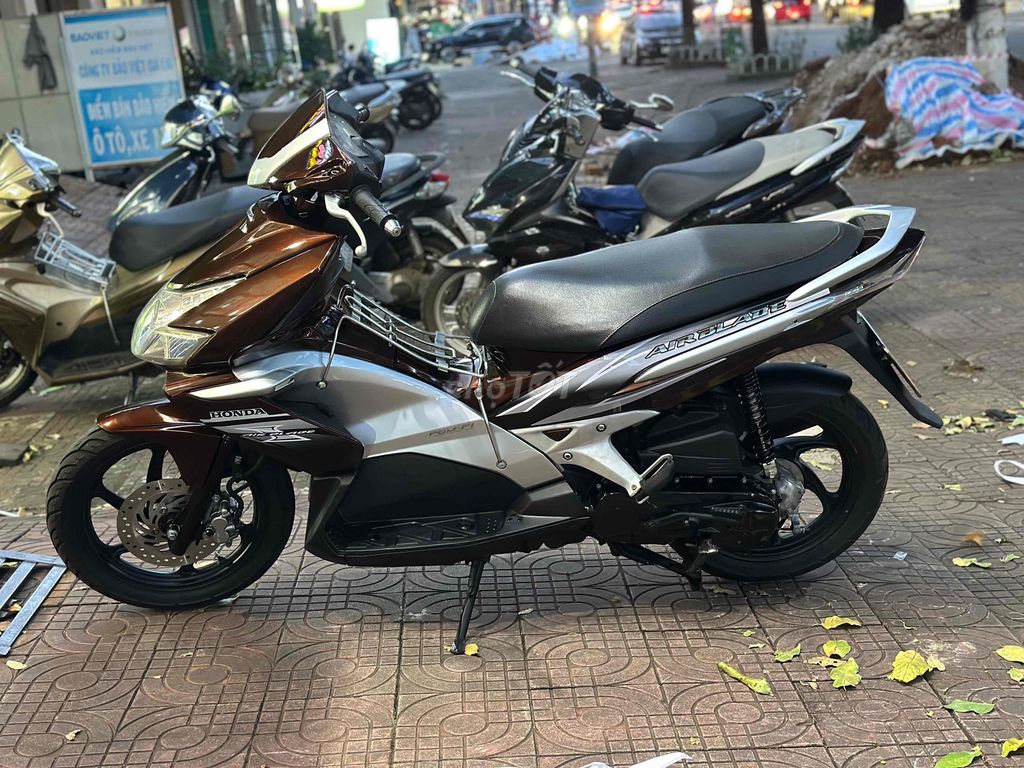 Honda Air Blade 2010 màu Nâu bạc. Mua bán Xe máy tại Thành phố Pleiku Gia Lai được đăng bởi Xe Máy Nguyễn Vũ Gialai hình 11