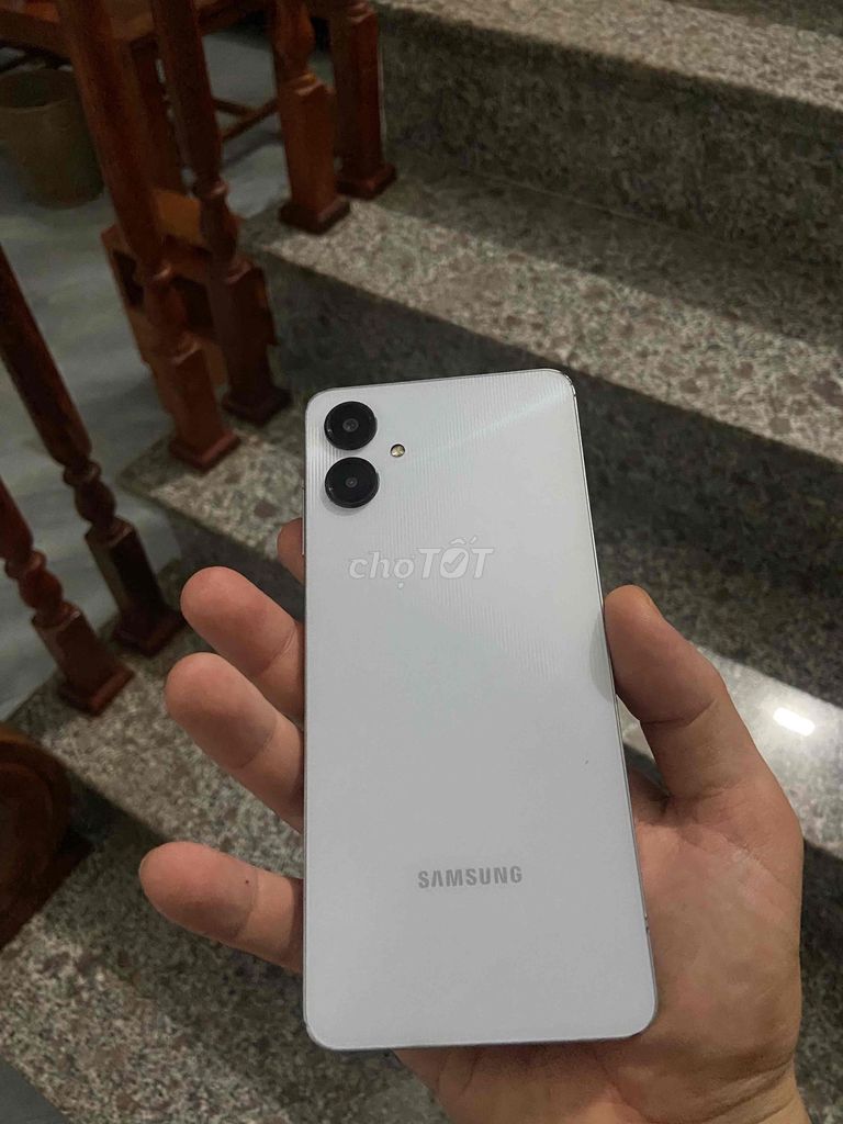 Samsung Galaxy A06 4GB 64GB Trắng. Mua bán Điện thoại tại Huyện Ý Yên Nam Định được đăng bởi Dũng Trần hình 1