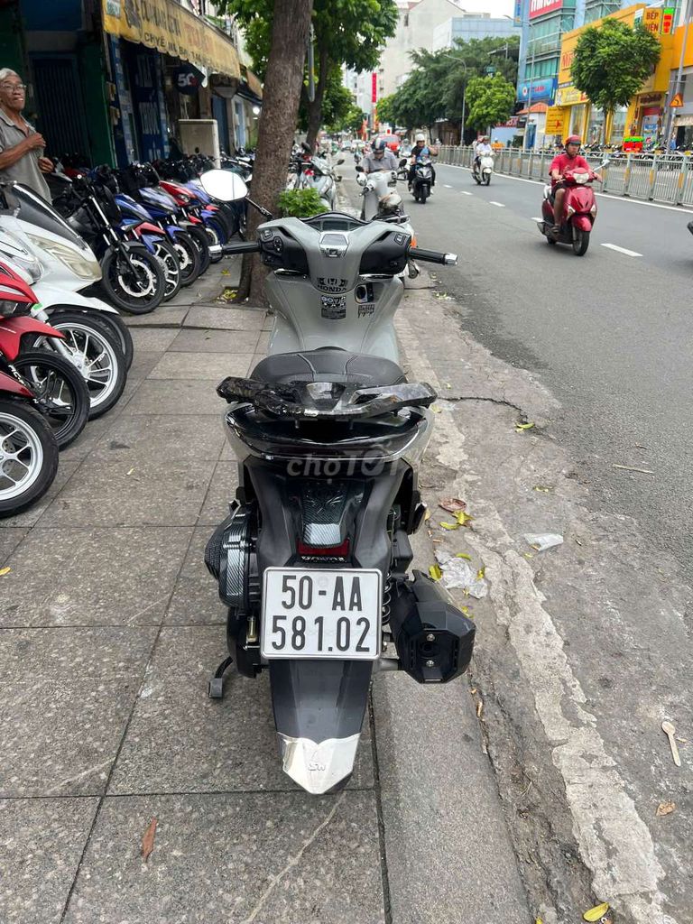Honda SH 125 2022 Серый б/у